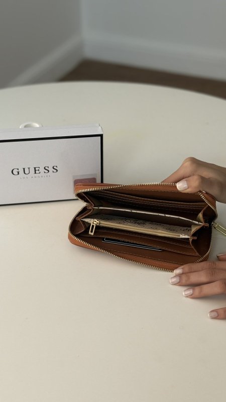 جزدان - Guess مقاس كبير / شامل علبة الشركة مع سحاب داخلي للفراطة